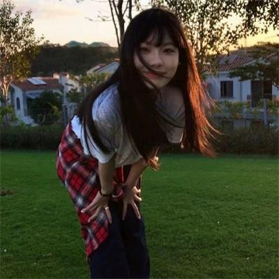 沙滩上的夏娃